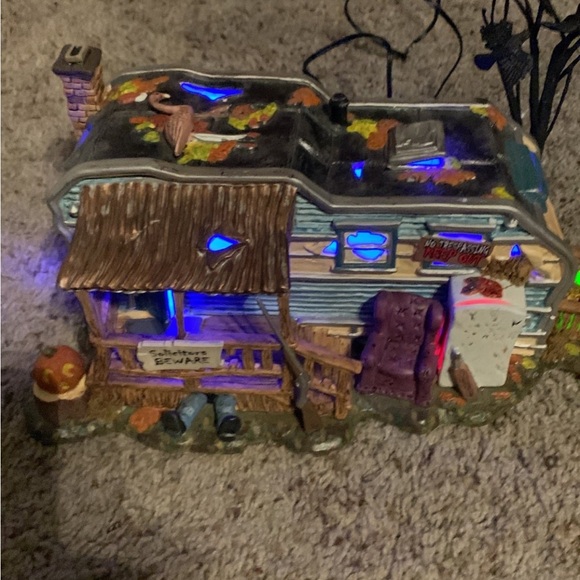 Department 56 Halloween lot 13 crystal lake